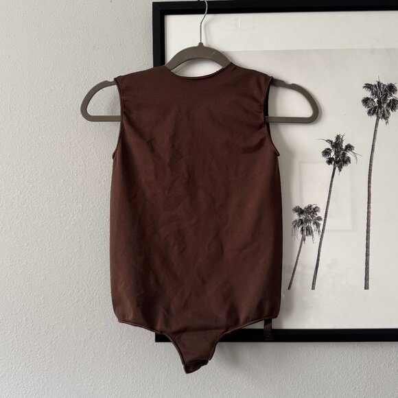 Skims | EUC Essential Sleeveless Crew Neck Thong Bodysuit in Brown Size L/XL - Picture 4 of 9